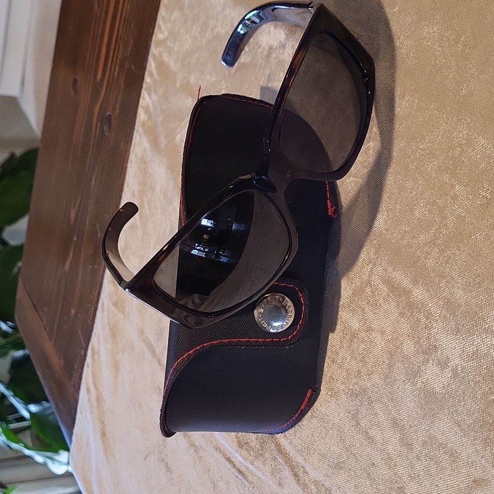 Calvin Klien Tortishell Sunglasses With Basic Case - image 3